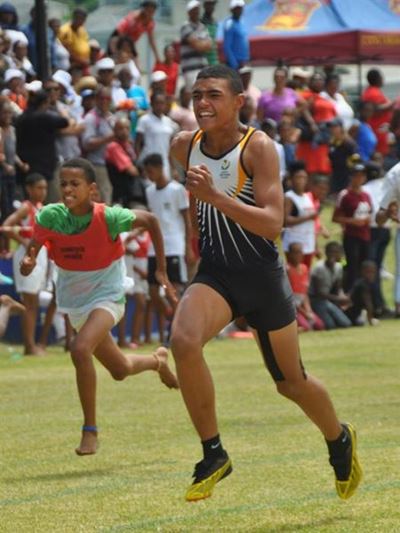 Knysna Laer blink uit op interskole