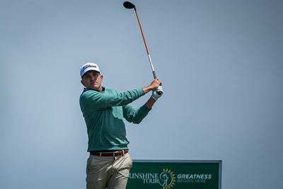 Rohwer battles brutal wind to lead Vodacom Origins Final