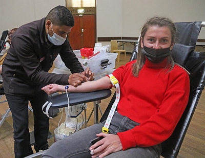 Skenk bloed en red 'n lewe