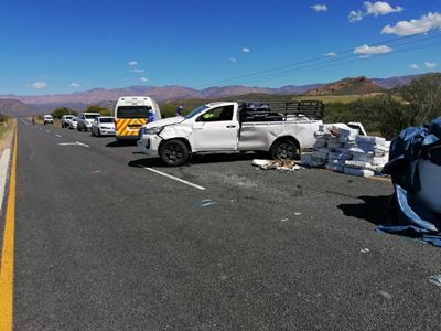 Twee beseer toe bakkie rol