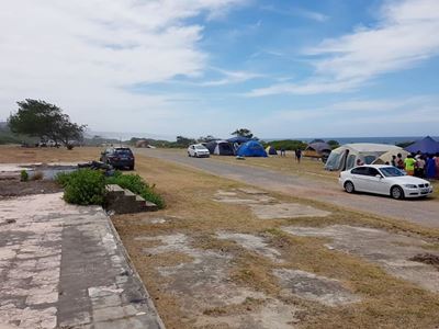 Onwettige kampeerders moet kampterrein verlaat