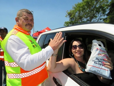 Friendly “roadblock” welcomes tourists