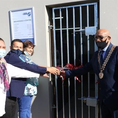 New E-Centre opens in Mossel Bay