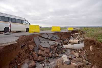 Section of R559 near Mohlakeng collapses due to heavy rain