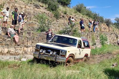 4x4-entoesiaste van oral by uitdaging in Jenkins Creek