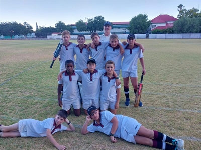 Krieketspelers wen twee uit drie