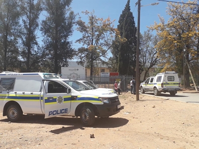 Polisie by skool vir veiligheid