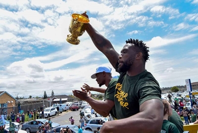 Man tries to ‘steal’ Springboks Rugby World Cup trophy 