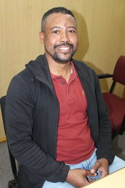 Nóg R100 000 vir tendersaak