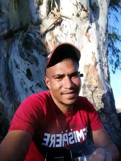 Verdagte aangekeer na pa (27) se steekdood