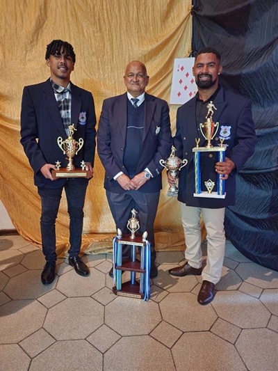 Blues vereer sy rugbybestes