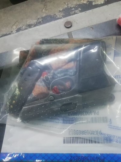 Man arrested after pointing a firearm on police