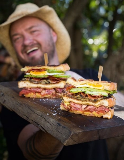 Triple decker braai-broodjies