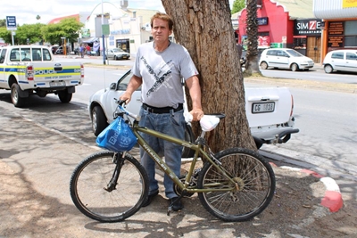 Man ry SA plat met fiets