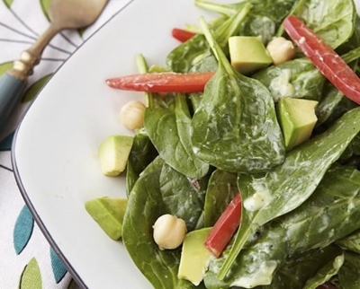Recipe: Spinach salad with avocado-ranch dressing