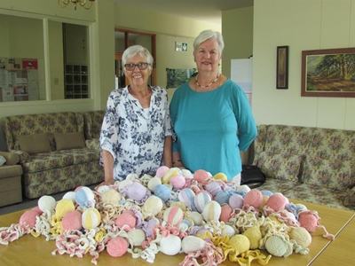 Kind fingers knit for premature babies