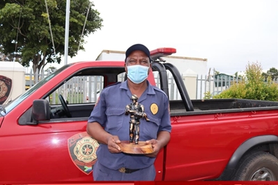 Veteran firefighter bows out in Knysna