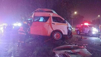 2 dead, 1 critical as minibus taxi crashes into tree