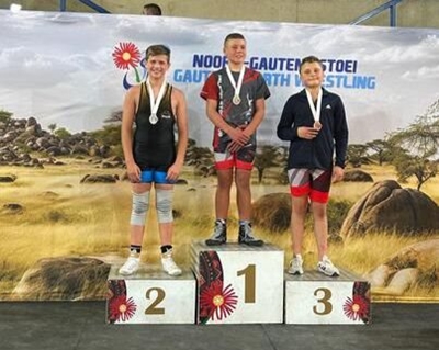 Mosselbaai-stoeiklub skitter in toernooi
