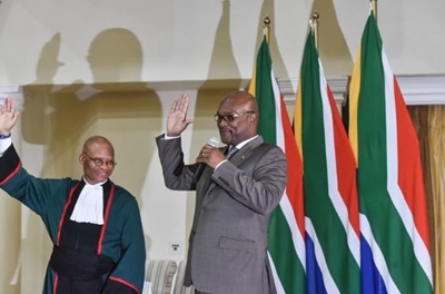 Cosatu slams Mthethwa for ignoring poor with flag project, calls for him to be axed