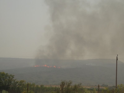 Brandrivier brand woed nog op toppe