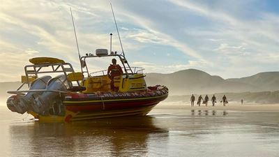 Sea rescue volunteers have their hands full