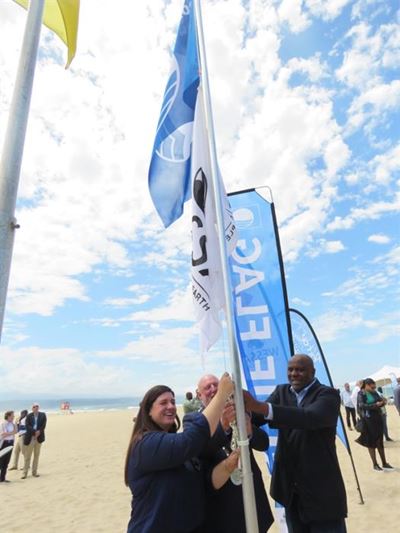 A wave of Blue Flags over Plett