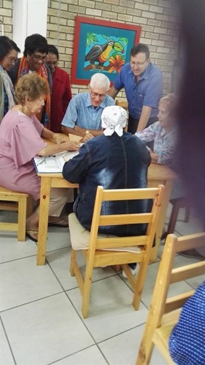 Dienssentrum skop jaar af