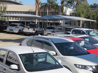Motors verkoop, maar nie sonder frustrasie