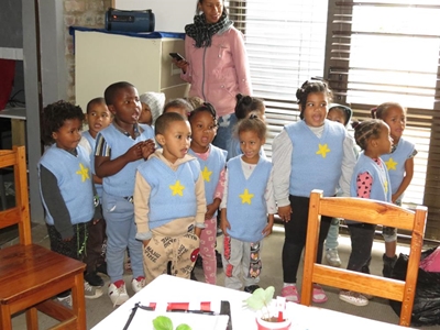 Huis Stilbaai verbly kinders se harte