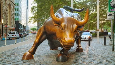 US stocks mostly fall as oil prices gyrate on OPEC deal