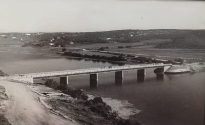 Brug by Stilbaai vier 70 Jaar