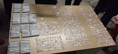 Woman arrested for dealing in drugs