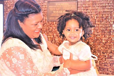 Vroue blom by funksie vir klein Leah-Rose