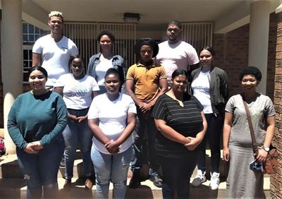 Kairos Senior Sekondêre Skool kry onderwys assistente