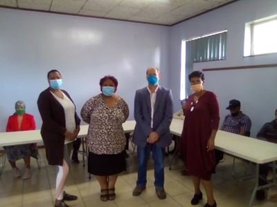 Rosedale se seniors besoek Pacs-biblioteek