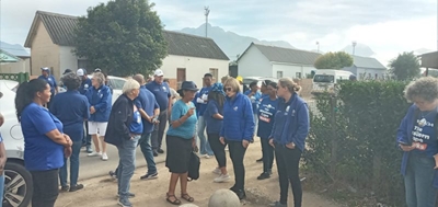 Verkiesingsveldtogte in alle erns aan die gang