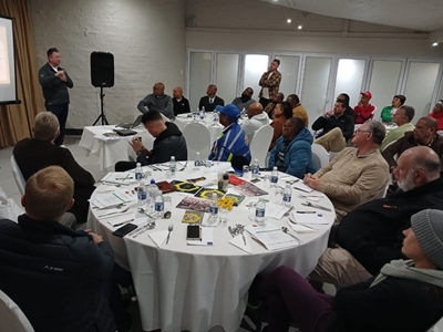 Luis Palau bring evangelisasie-fees na Oudtshoorn