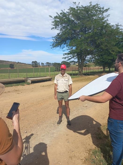 Jong boer hou sy lyf akteur