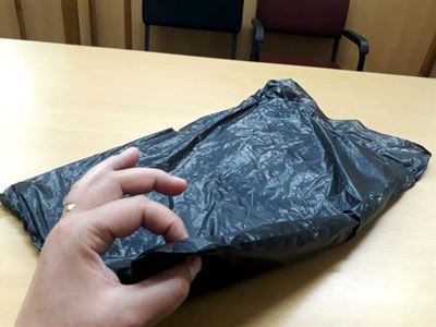 Pacs kry skrapse pakkie swart sakke