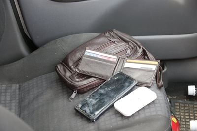 Moenie kosbare items in jou motor los nie
