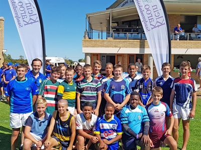 Kaalvoetrugby op Oakdale-bodem