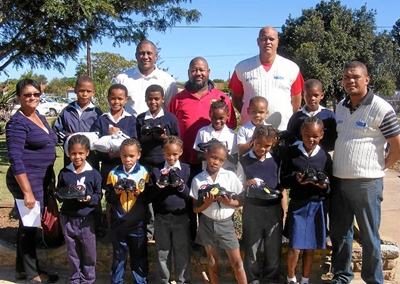 Krieketklub maak harte bly