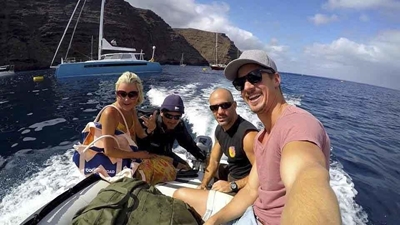 Ex-Yorkie saves 3 from sinking boat