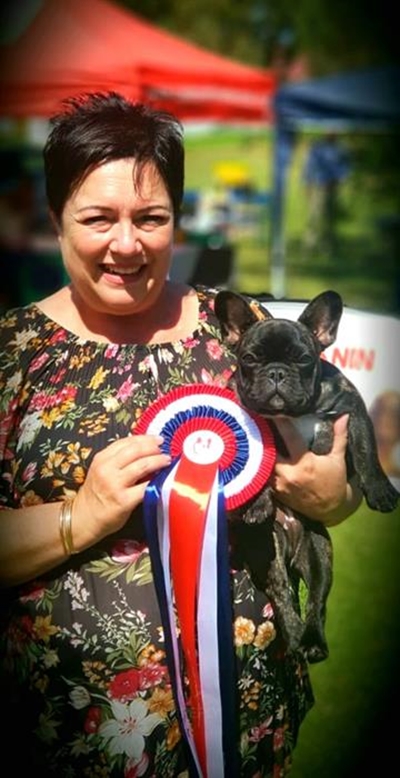 Betty maak hond haaraf