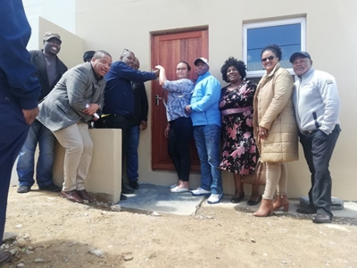 Houses handed over in Bloem and Karatara