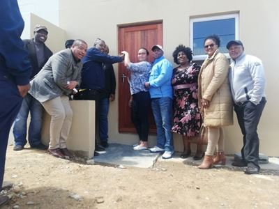 Houses handed over in Bloem and Karatara