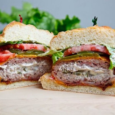 Bacon & jalapeno popper burgers