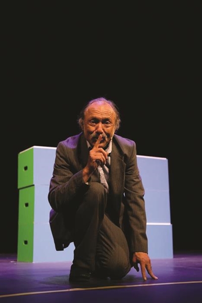 Opperman met 'Ek wens, ek wens' in die stadsaal