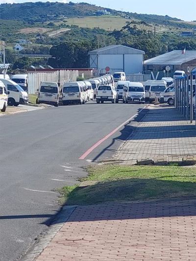 Taxi chaos tussen Nestlé en die Langeberg Mall